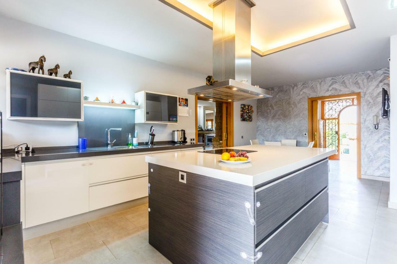 Divi Apartments Villa Reyes マイレナ・デル・アルハラフェ エクステリア 写真