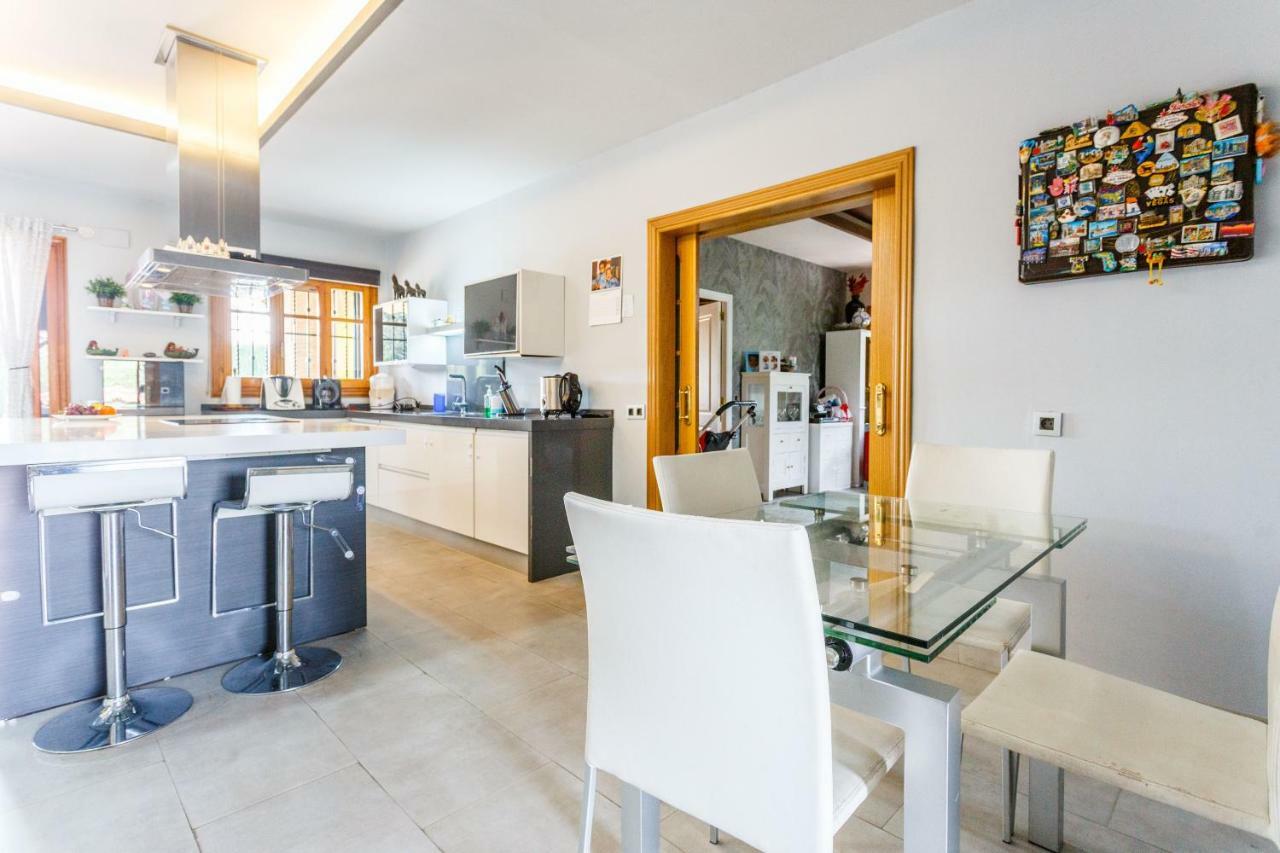 Divi Apartments Villa Reyes マイレナ・デル・アルハラフェ エクステリア 写真