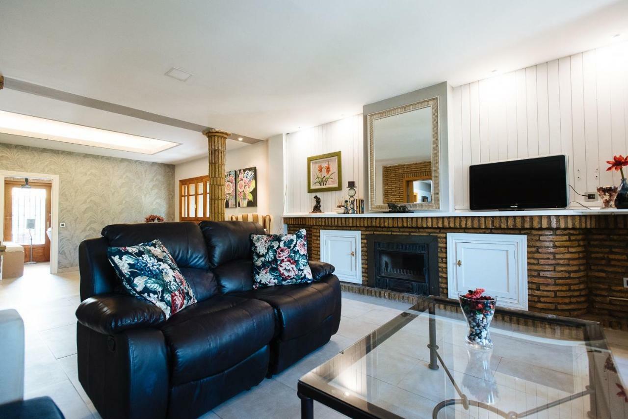 Divi Apartments Villa Reyes マイレナ・デル・アルハラフェ エクステリア 写真
